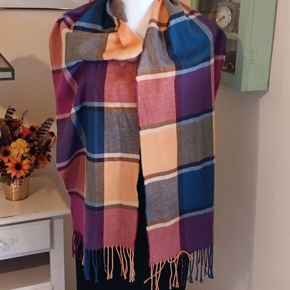 100% Cashmere Plaid Scarf - Picture 4 of 5